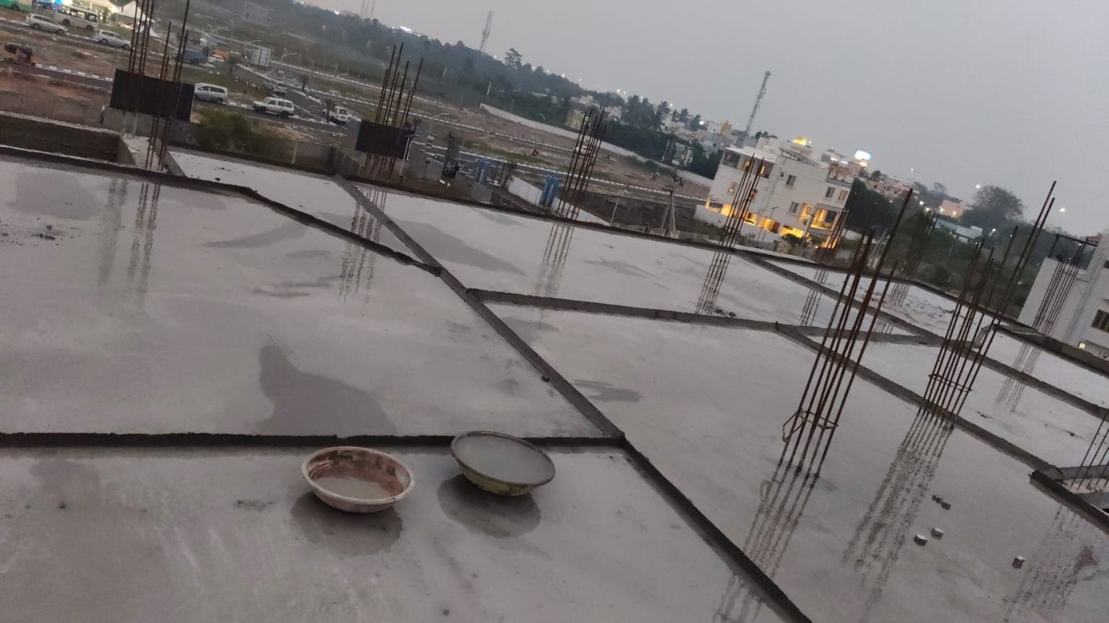Shuttering and reinforcement for roof